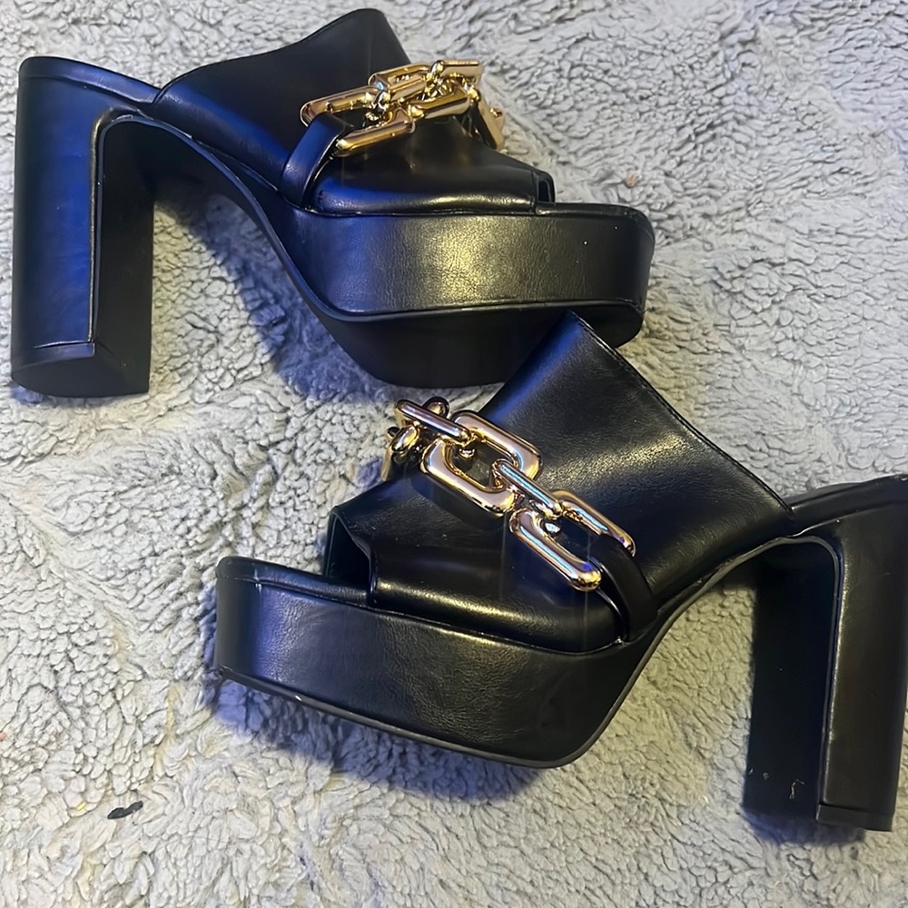 Shoedazzle black platforms